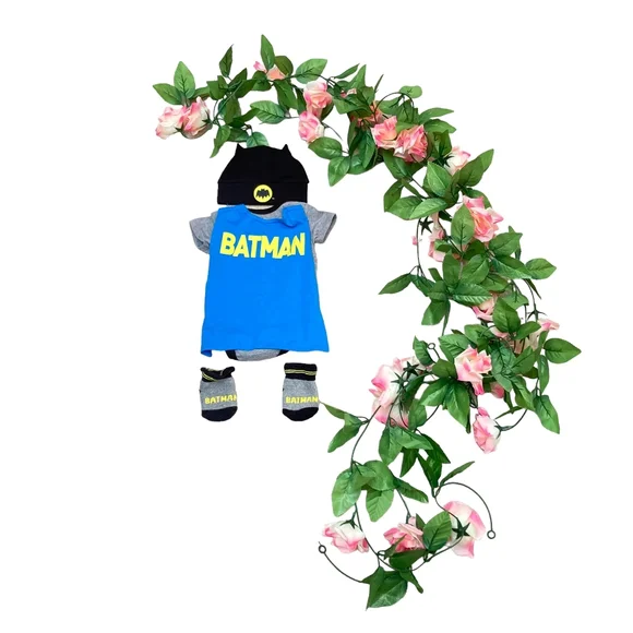 Preloved Baby Boy's Batman Outfit - Perfect for Little Superheroes, 0-6 Months - Picture 4 of 13